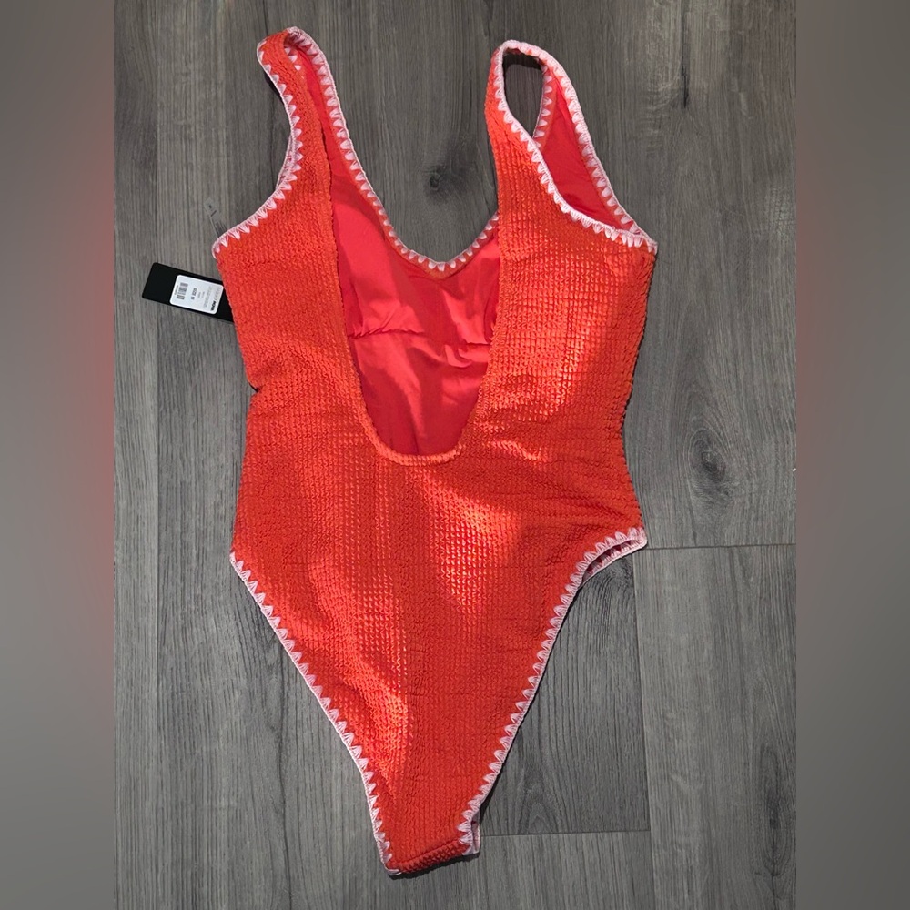 ❥𝖥𝖠𝖲𝖧𝖨𝖮𝖭𝗡𝗢𝗩𝗔: Part Of The Ocean Textured Rib Contrast 1
Piece Swimsuit - Coral - Picture 8 of 11